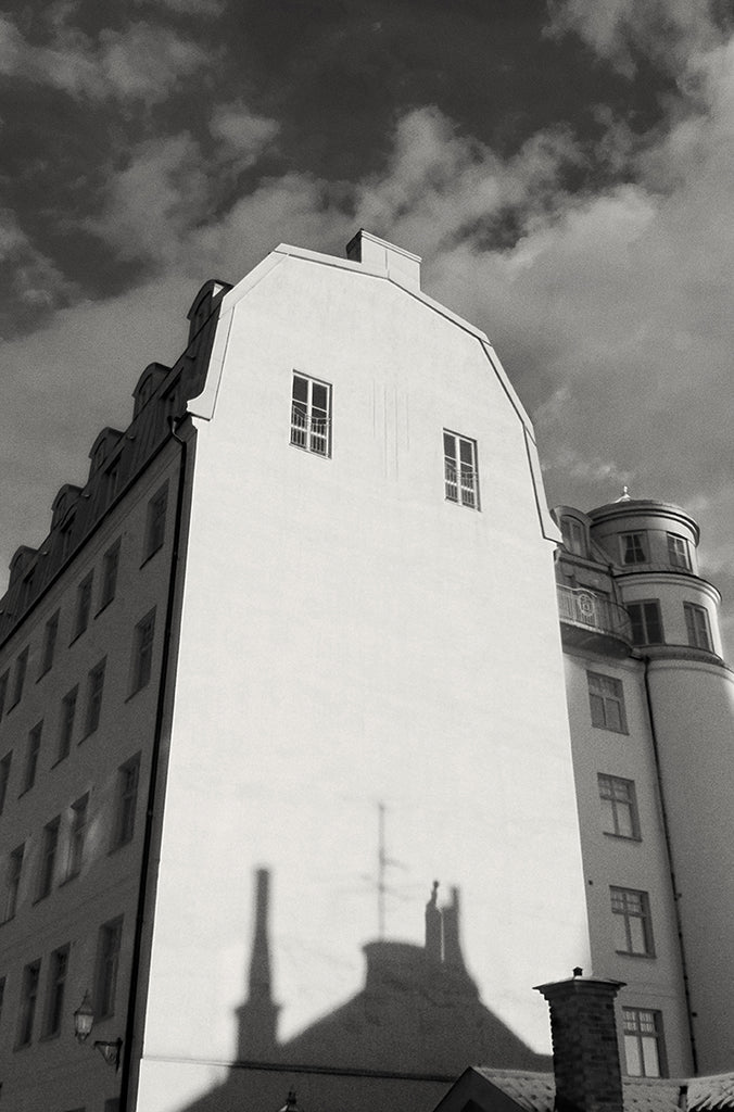 Powerful black-and-white photography by Jonas Sahlström 28/1 - 18/2 2003