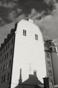 Powerful black-and-white photography by Jonas Sahlström 28/1 - 18/2 2003