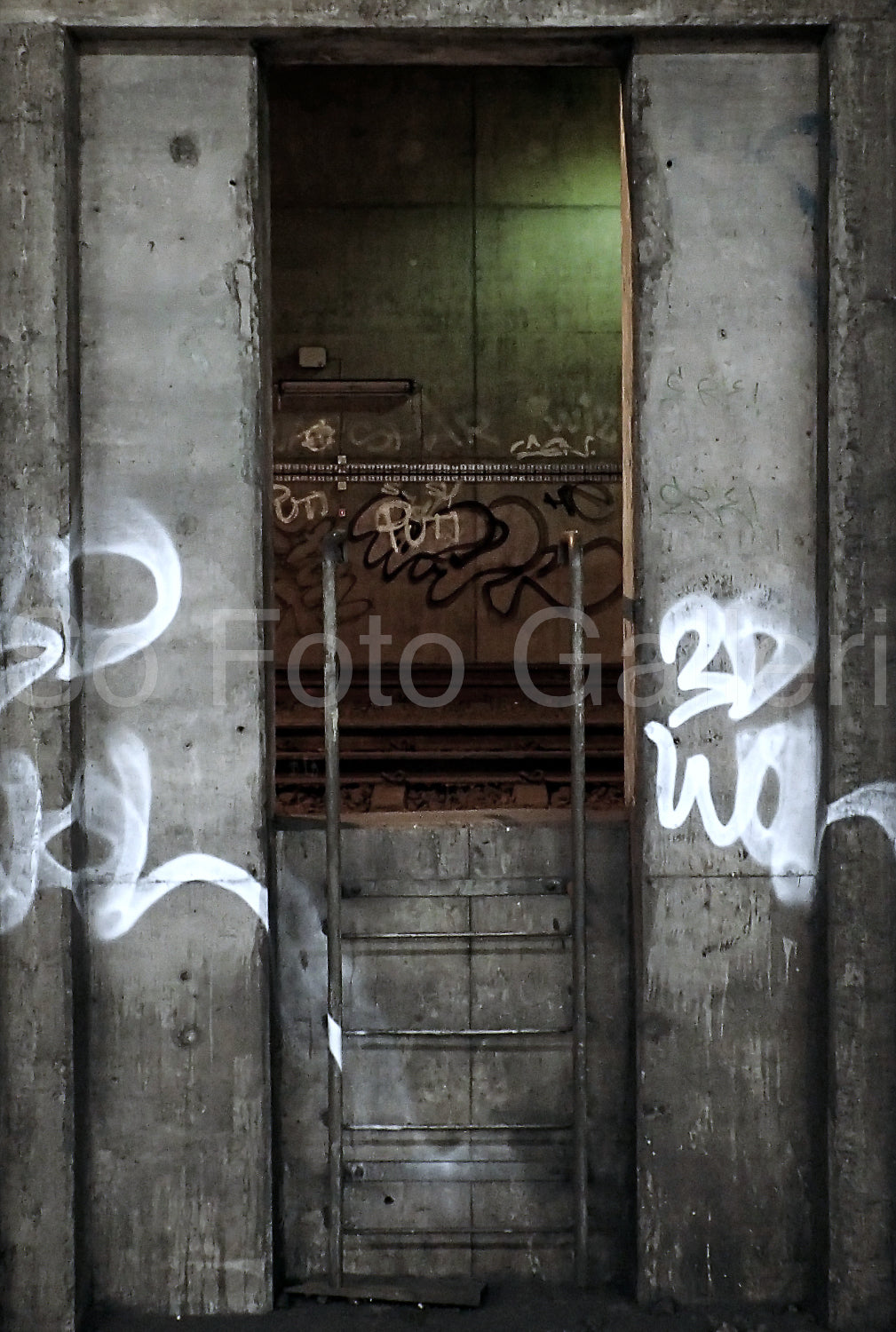 Tunnel Graffiti